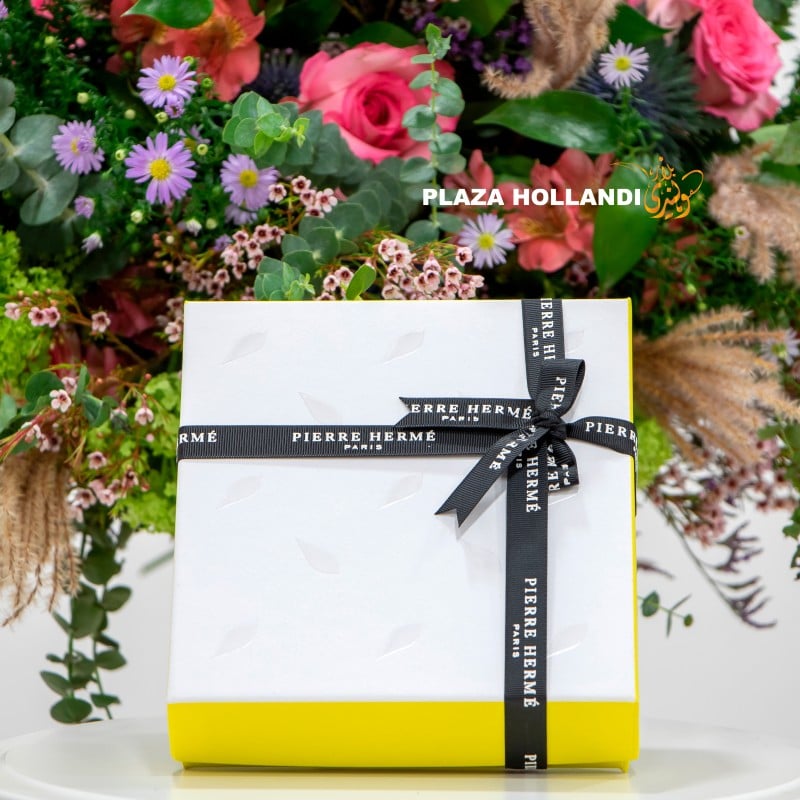 8.2 flower bouquet with chocolate box close up