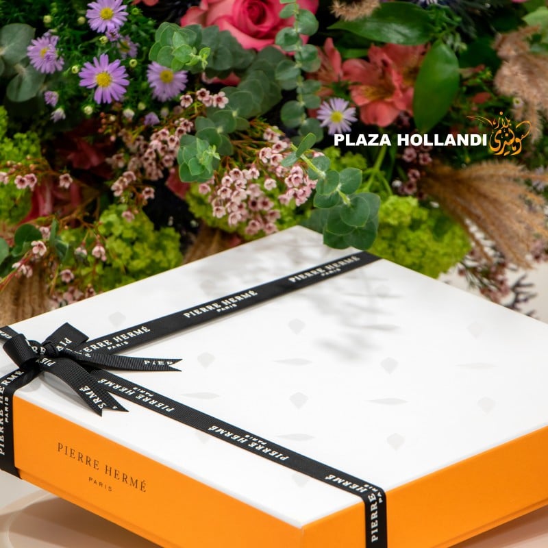 9.1 (5) flower bouquet with chocolate box close up