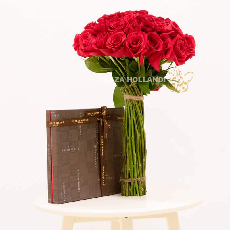 CF02C Red roses with chocolates