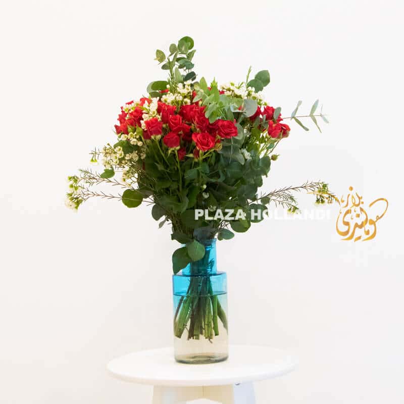 S2 Red spray rose flowers in a vase