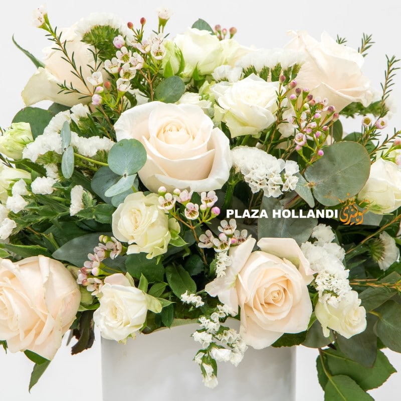 9.1 LOGO Close up of roses in a flower arrangement