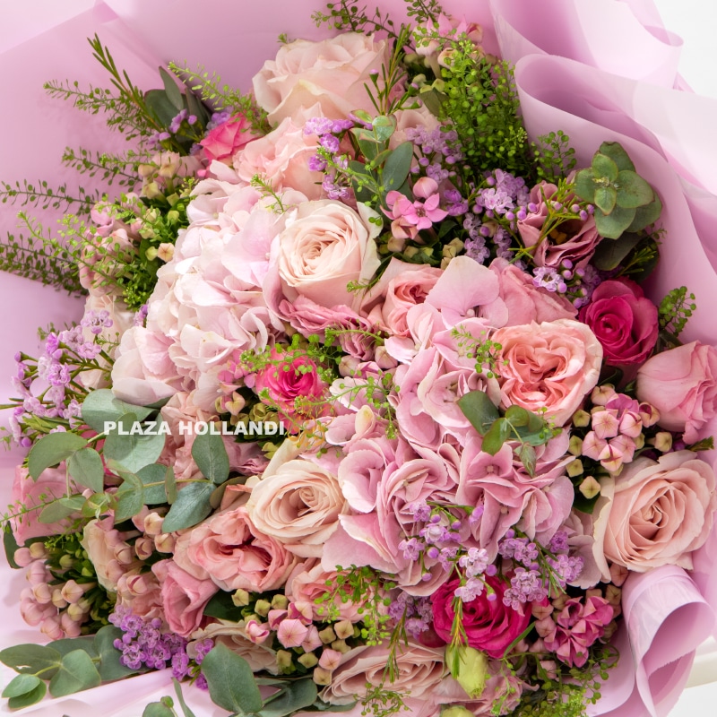 1.2 Close up of pink flower bouquet
