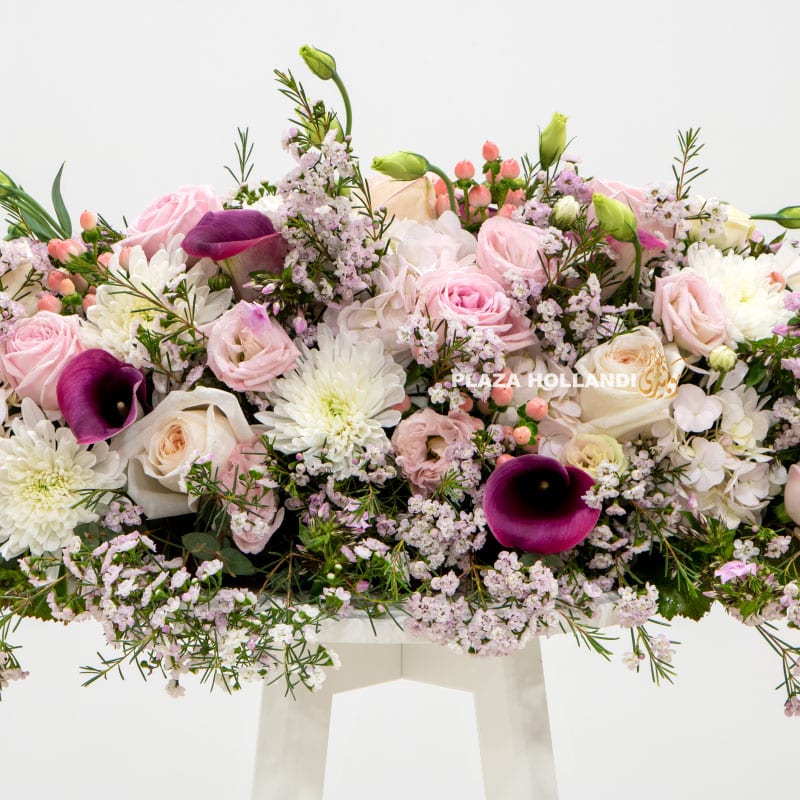 1.2 Long and low table design with flowers