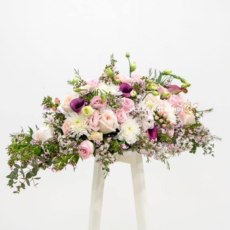1.3 Long and low table design with flowers